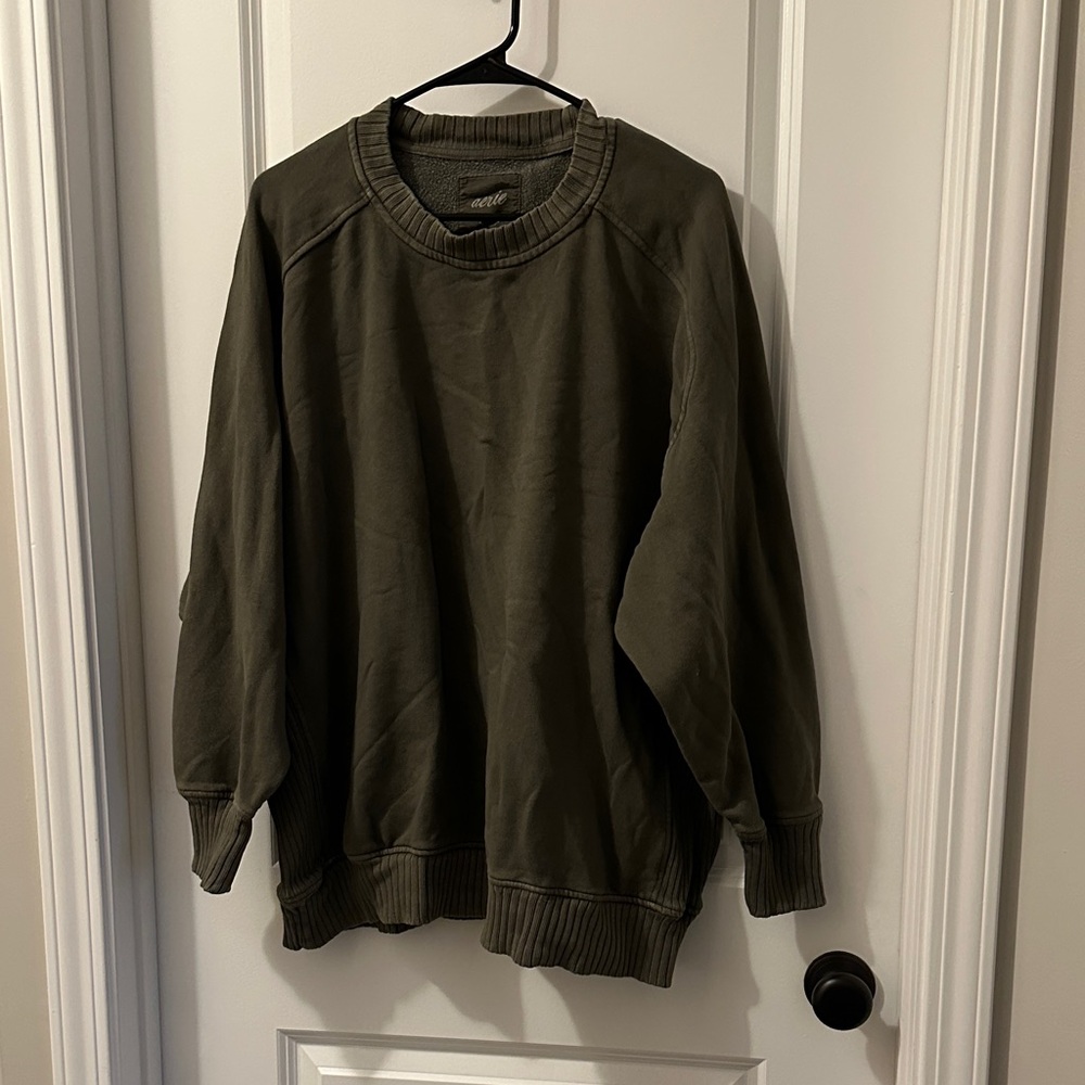 Aerie Women’s Forest Green Crewneck Sweater